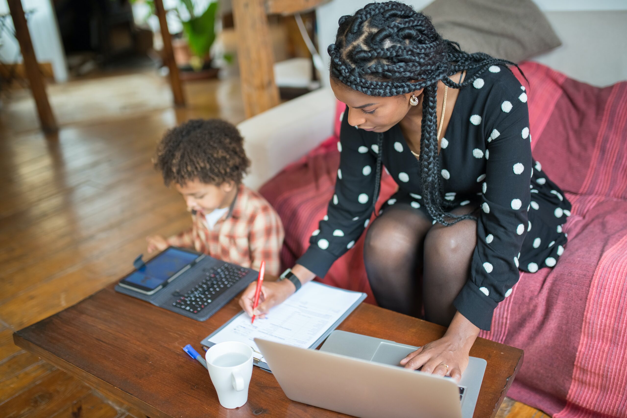 A Mompreneurs Guide: Creating Passive Income with Online Digital Products